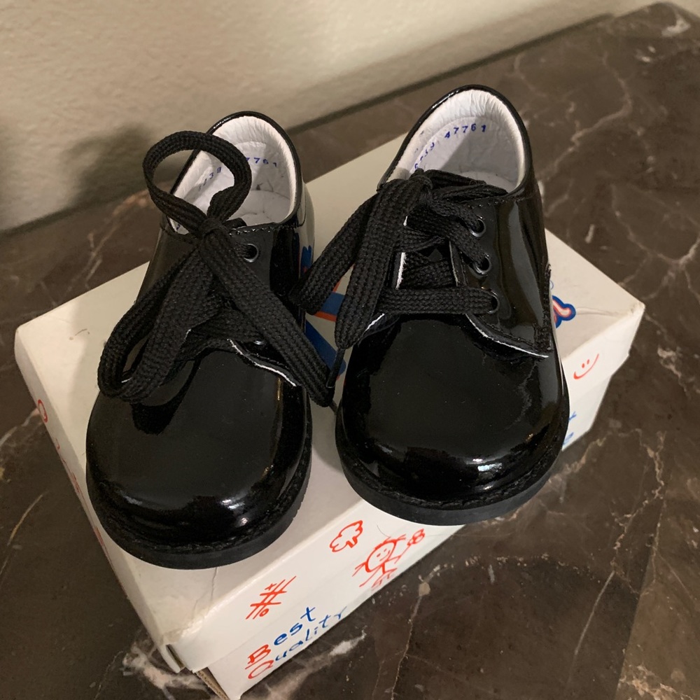 Black dress shoes for toddler size 4